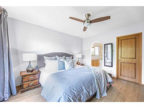 307 Schubert Place Nw, Calgary, AB - Indoor Photo Showing Bedroom