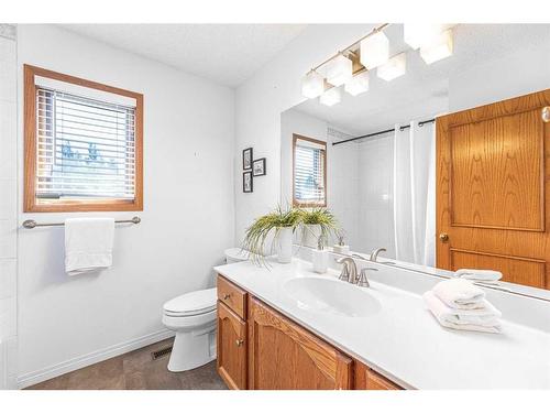 307 Schubert Place Nw, Calgary, AB - Indoor Photo Showing Bathroom