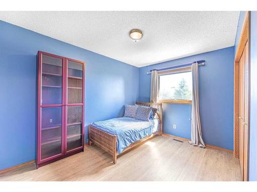 307 Schubert Place Nw, Calgary, AB - Indoor Photo Showing Bedroom