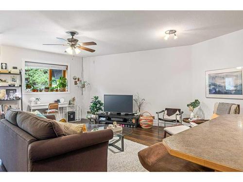 116 Casale Place, Canmore, AB - Indoor Photo Showing Living Room