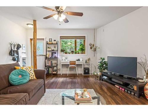 116 Casale Place, Canmore, AB - Indoor Photo Showing Living Room