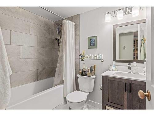 116 Casale Place, Canmore, AB - Indoor Photo Showing Bathroom