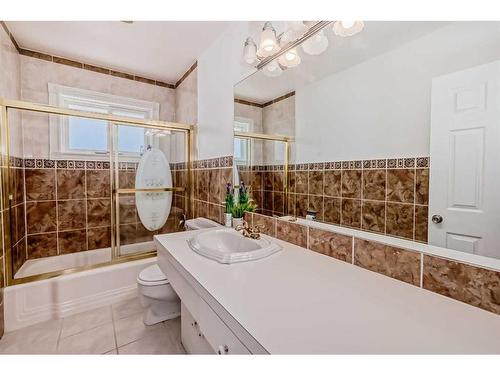 2 Cheltenham Road Nw, Calgary, AB - Indoor Photo Showing Bathroom