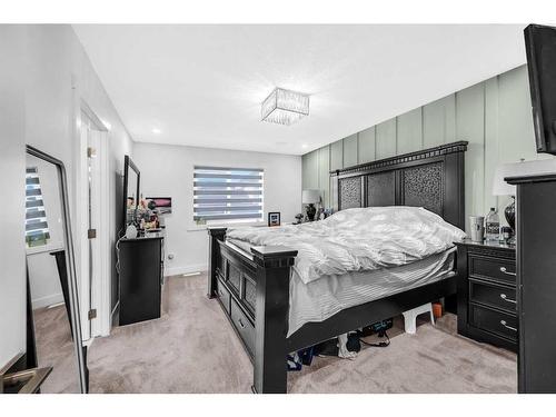 4516 84 Avenue Ne, Calgary, AB - Indoor Photo Showing Bedroom