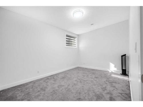 4516 84 Avenue Ne, Calgary, AB - Indoor Photo Showing Other Room