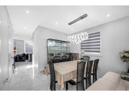 4516 84 Avenue Ne, Calgary, AB - Indoor Photo Showing Dining Room