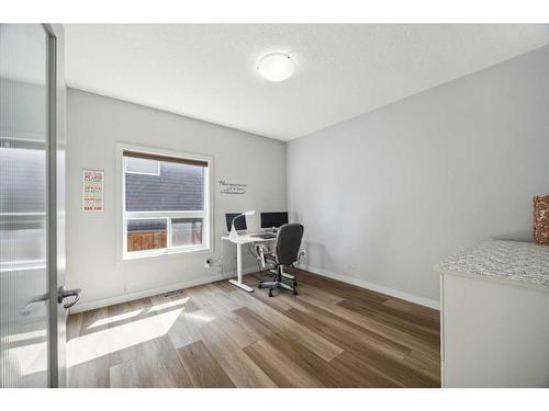 105 Everhollow Rise Sw, Calgary, AB - Indoor Photo Showing Office