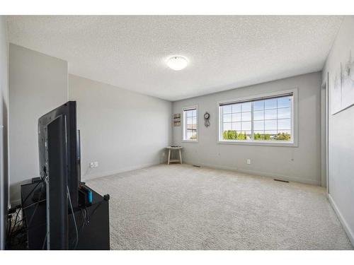 105 Everhollow Rise Sw, Calgary, AB - Indoor Photo Showing Other Room