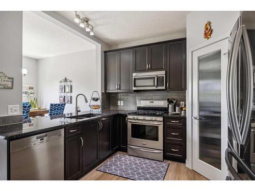 105 Everhollow Rise Sw, Calgary, AB - Indoor Photo Showing Kitchen With Double Sink