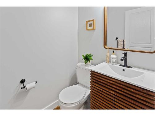 888 Tuscany Drive Nw, Calgary, AB - Indoor Photo Showing Bathroom
