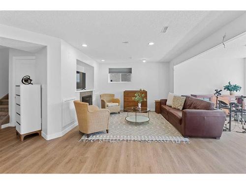 888 Tuscany Drive Nw, Calgary, AB - Indoor Photo Showing Living Room