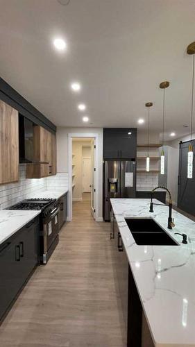 320 Muirfield Crescent, Lyalta, AB - Indoor Photo Showing Kitchen With Double Sink With Upgraded Kitchen