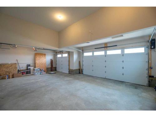 320 Muirfield Crescent, Lyalta, AB - Indoor Photo Showing Garage