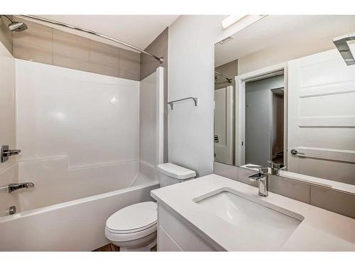 308-125 Wolf Willow Crescent Se, Calgary, AB - Indoor Photo Showing Bathroom