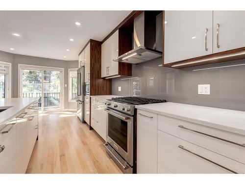 1720 Broadview Road Nw, Calgary, AB - Indoor Photo Showing Kitchen With Upgraded Kitchen