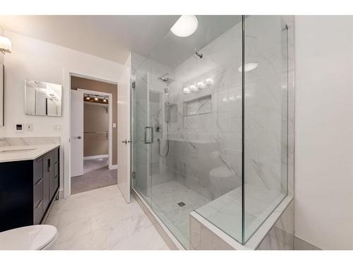 1720 Broadview Road Nw, Calgary, AB - Indoor Photo Showing Bathroom