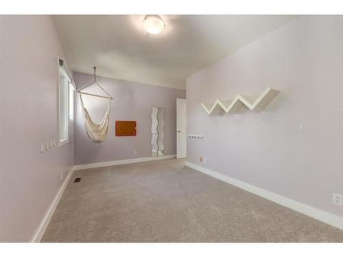 1720 Broadview Road Nw, Calgary, AB - Indoor Photo Showing Other Room