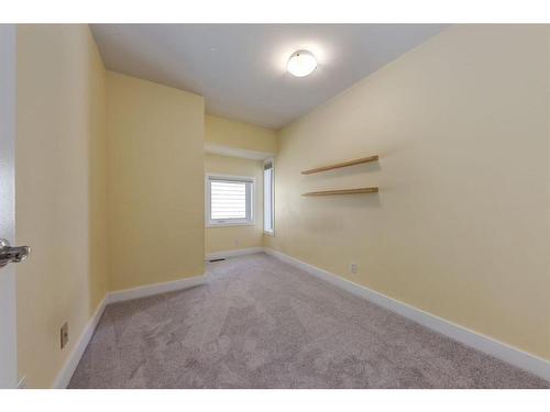 1720 Broadview Road Nw, Calgary, AB - Indoor Photo Showing Other Room