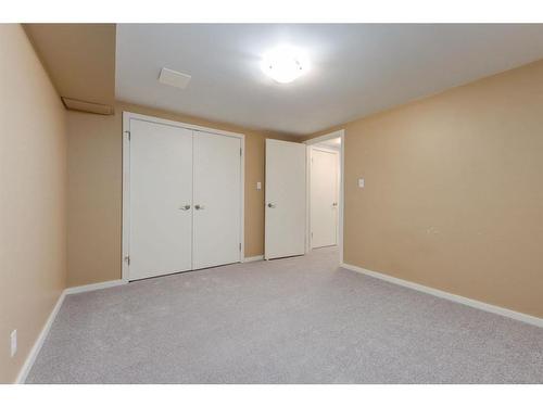 1720 Broadview Road Nw, Calgary, AB - Indoor Photo Showing Other Room