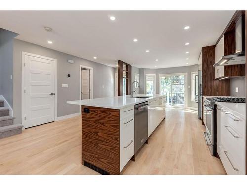 1720 Broadview Road Nw, Calgary, AB - Indoor Photo Showing Kitchen With Upgraded Kitchen