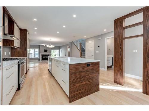 1720 Broadview Road Nw, Calgary, AB - Indoor Photo Showing Kitchen With Upgraded Kitchen