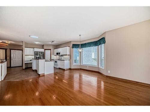 53 Hampstead Green Nw, Calgary, AB - Indoor Photo Showing Kitchen