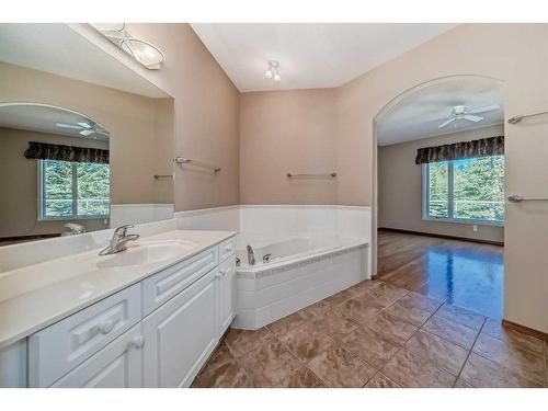 53 Hampstead Green Nw, Calgary, AB - Indoor Photo Showing Bathroom