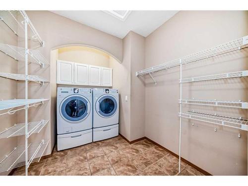 53 Hampstead Green Nw, Calgary, AB - Indoor Photo Showing Laundry Room