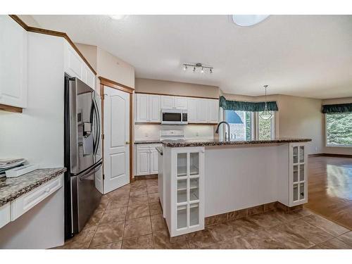 53 Hampstead Green Nw, Calgary, AB - Indoor Photo Showing Kitchen