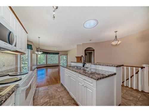 53 Hampstead Green Nw, Calgary, AB - Indoor Photo Showing Kitchen With Double Sink