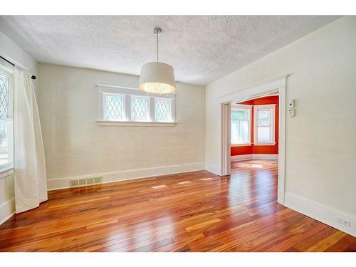 628 18 Avenue Nw, Calgary, AB - Indoor Photo Showing Other Room