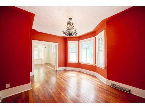 628 18 Avenue Nw, Calgary, AB - Indoor Photo Showing Other Room