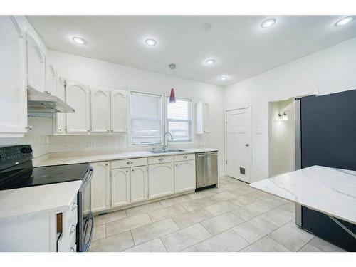 628 18 Avenue Nw, Calgary, AB - Indoor Photo Showing Kitchen