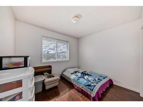 12 Hidden Valley Link Nw, Calgary, AB - Indoor Photo Showing Bedroom