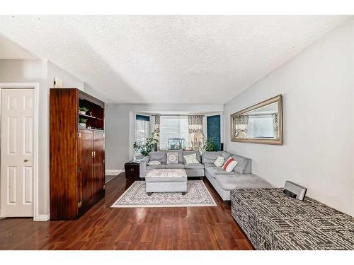 12 Hidden Valley Link Nw, Calgary, AB - Indoor Photo Showing Living Room