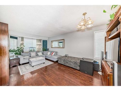 12 Hidden Valley Link Nw, Calgary, AB - Indoor Photo Showing Living Room