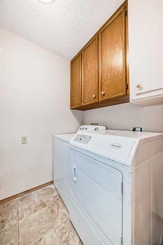 31 Edcath Rise Nw, Calgary, AB - Indoor Photo Showing Laundry Room