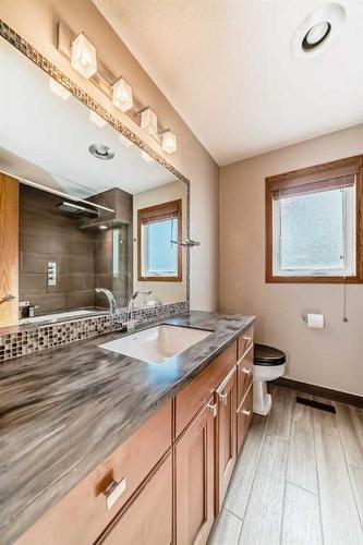 31 Edcath Rise Nw, Calgary, AB - Indoor Photo Showing Bathroom