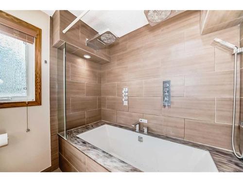 31 Edcath Rise Nw, Calgary, AB - Indoor Photo Showing Bathroom