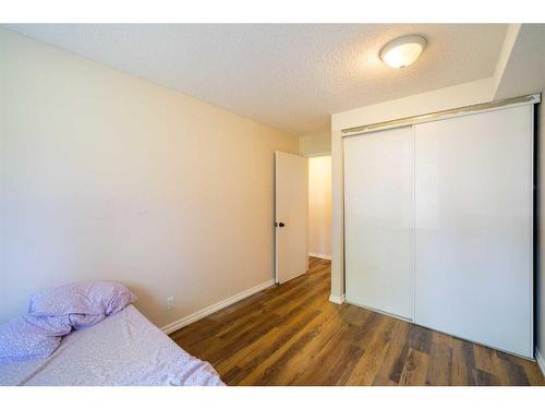 107A-5601 Dalton Drive Nw, Calgary, AB - Indoor Photo Showing Bedroom