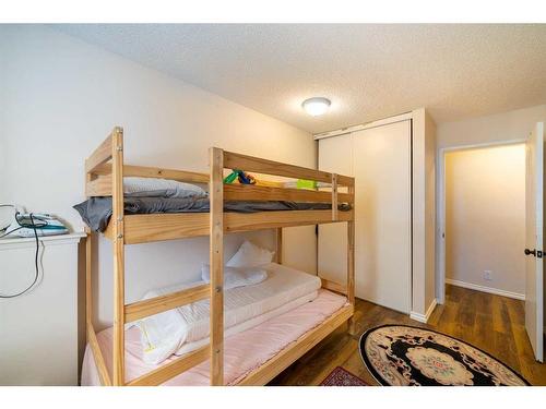 107A-5601 Dalton Drive Nw, Calgary, AB - Indoor Photo Showing Bedroom