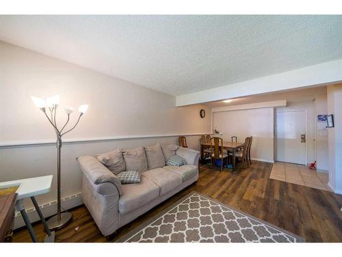 107A-5601 Dalton Drive Nw, Calgary, AB - Indoor Photo Showing Living Room