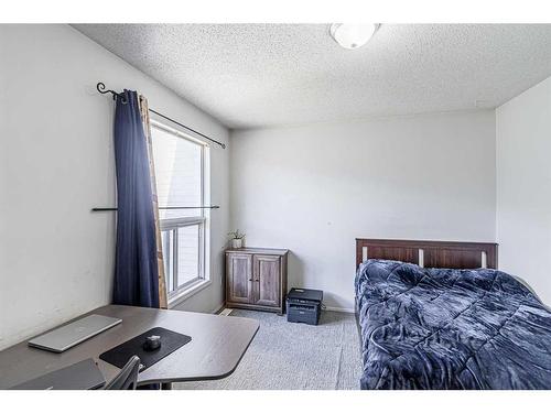 11-64 Whitnel Court Ne, Calgary, AB - Indoor Photo Showing Bedroom