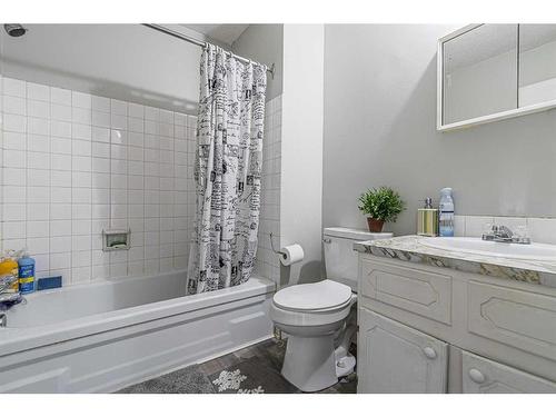 11-64 Whitnel Court Ne, Calgary, AB - Indoor Photo Showing Bathroom