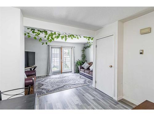 11-64 Whitnel Court Ne, Calgary, AB - Indoor Photo Showing Other Room
