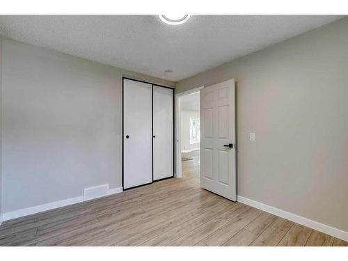260 Penswood Way Se, Calgary, AB - Indoor Photo Showing Other Room
