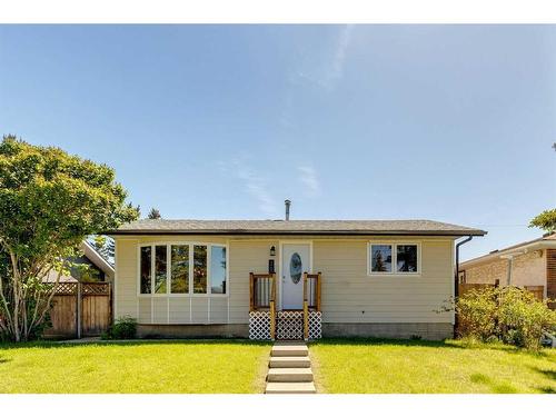 260 Penswood Way Se, Calgary, AB - Outdoor