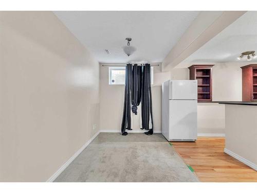 196 Panamount Circle Nw, Calgary, AB - Indoor Photo Showing Kitchen