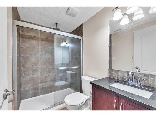 196 Panamount Circle Nw, Calgary, AB - Indoor Photo Showing Bathroom