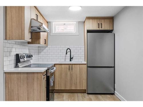 35 Castlebrook Way Ne, Calgary, AB - Indoor Photo Showing Kitchen